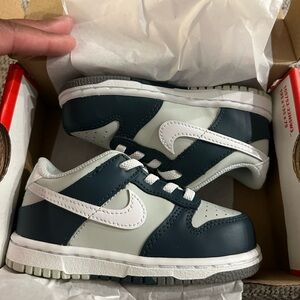 Nike kids dunk low size 8 deep jungle white/light silver